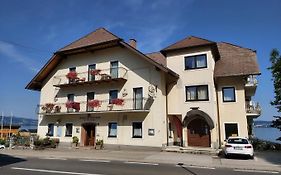 Gasthof Mit Seeterasse & Appartements Zur Landeroith